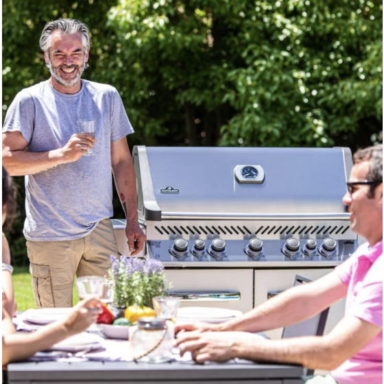 Grill Gazowy Napoleon PRESTIGE 665 INOX z palnikiem do steków i dedykowanym palnikiem do rożna